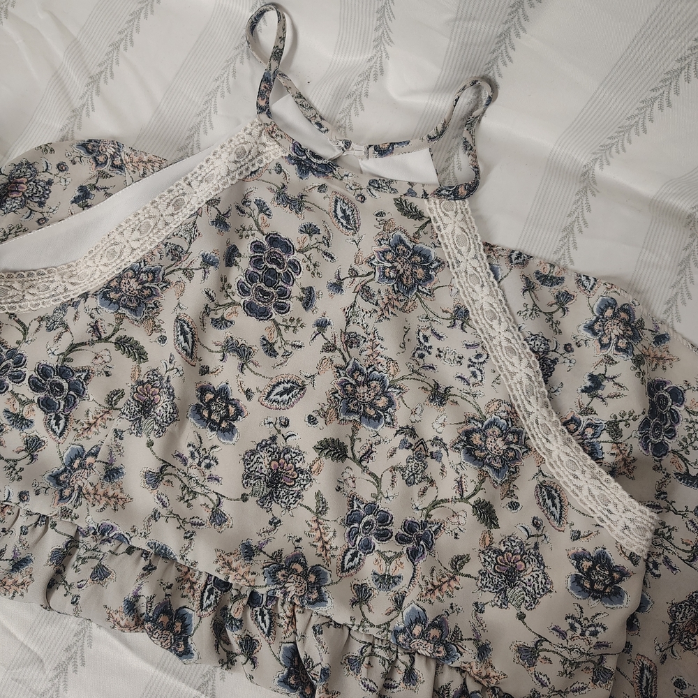 Size Medium - Maurices -Floral Lace Trimmed Top